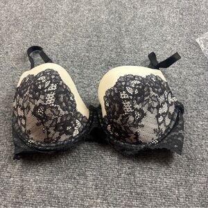 VICTORIA’S SECRET Women’s White/Black Lace Dream Angels Lined Demi size: 32DDD